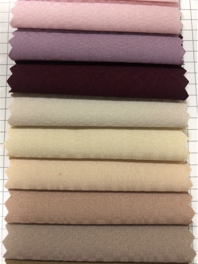 GZ-LY  LY19771 #迷宮格四面彈  成份：95%P 5%SP  幅寬：150cm  克重：130g 側面照